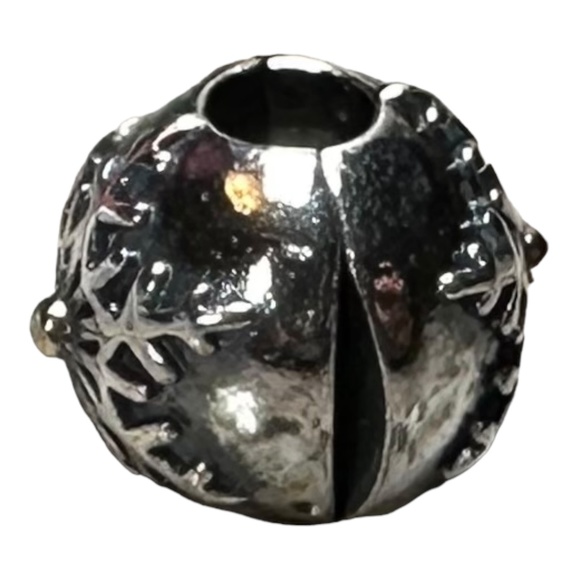 PANDORA Winter Wonderland Clip Charm 791232 - Picture 2 of 3